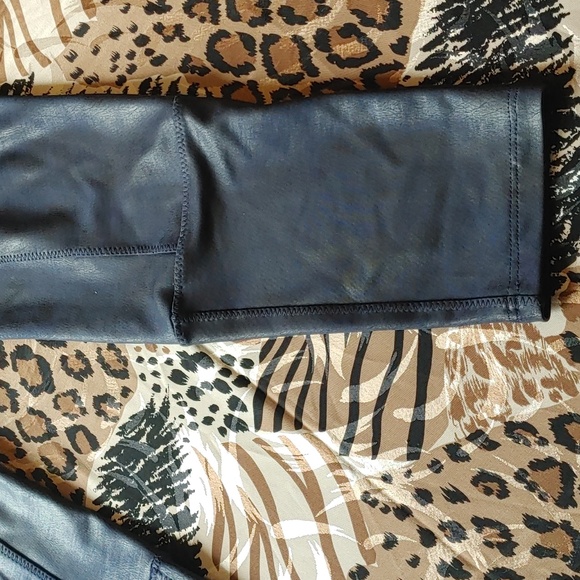 ✅Conrad C collection Leggings - Picture 3 of 6